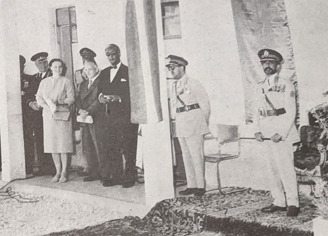 Ethiopian Emperor Haile Selassie with Czechoslovak doctors at the Harar Hospital in Ethiopia (1971)